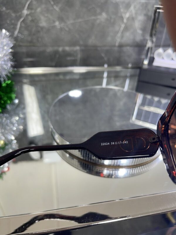 Christian Dior 054