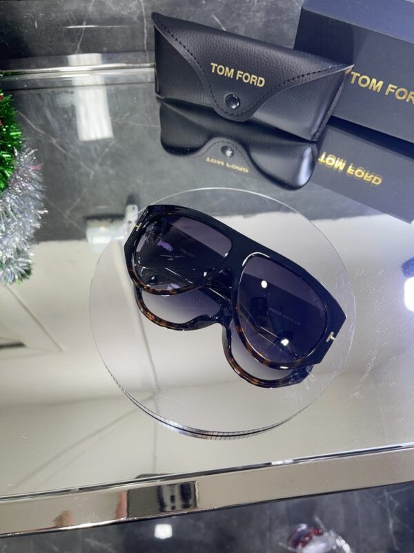 Tomford leopar detay 206