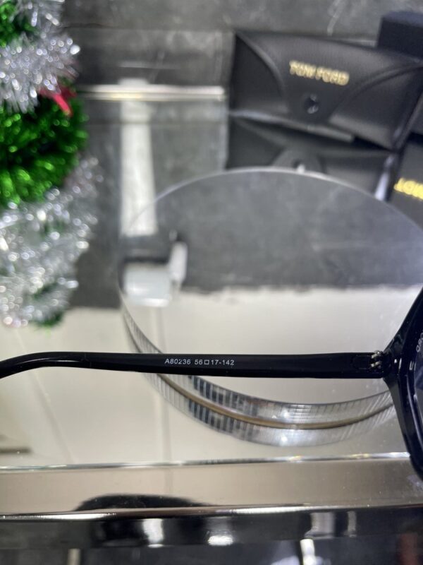 Tomford 210