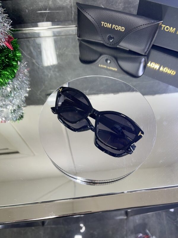Tomford 210