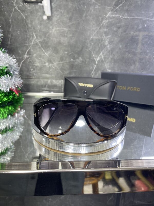 Tomford leopar detay 206