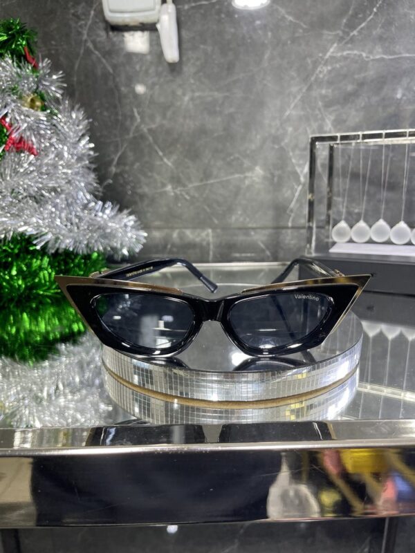 Valentino 093