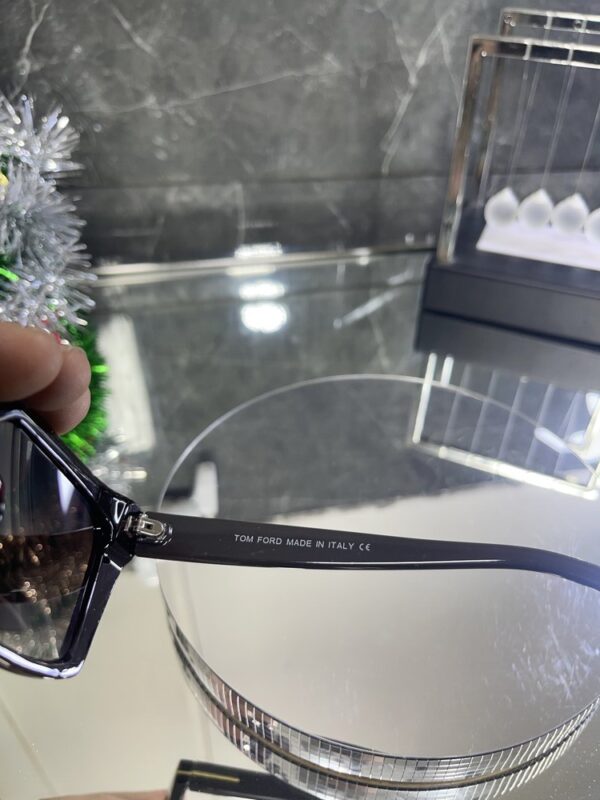 Tomford 146