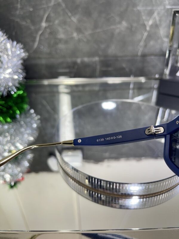 Christian Dior 064