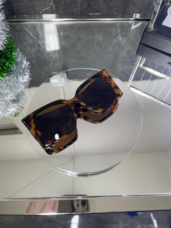 Yvesaintlaurent 033