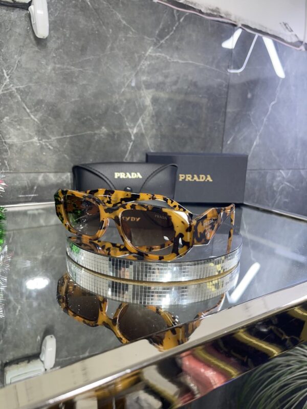 Prada 176