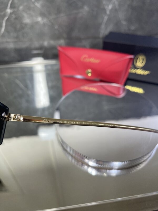 Cartier Avanos gold detay siyah cam 430