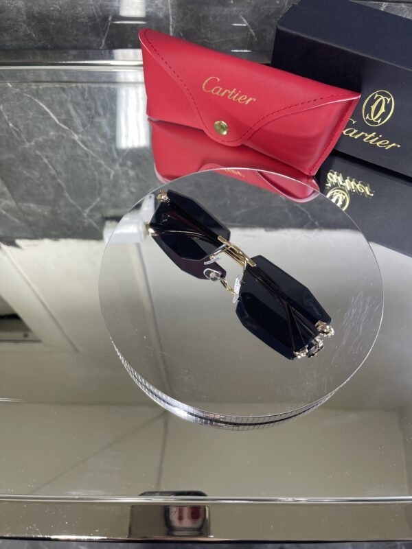 Cartier Avanos gold detay siyah cam 430