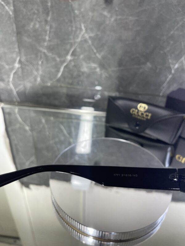 Gucci 372