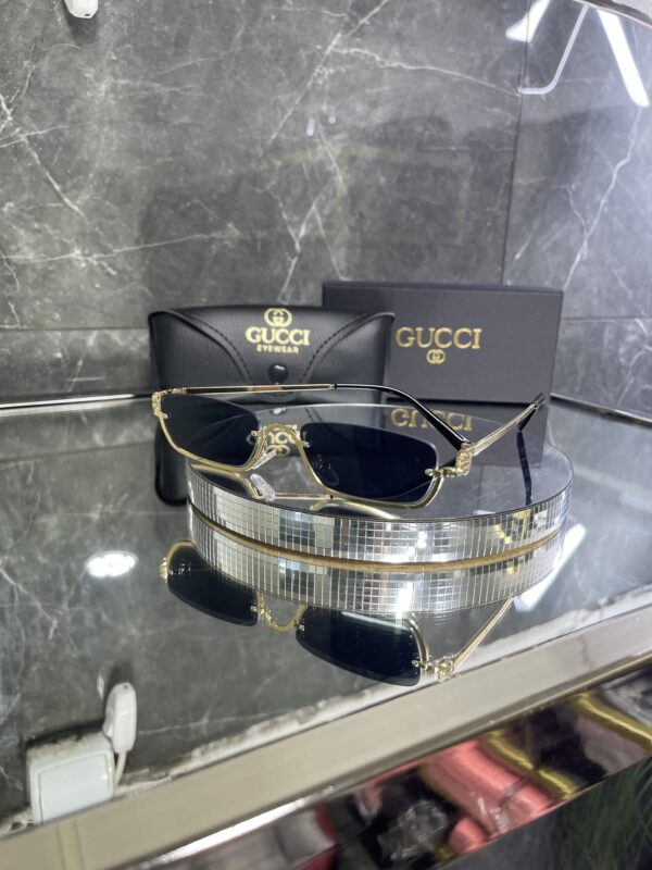 Gucci 352