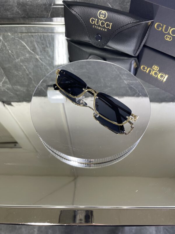 Gucci 352