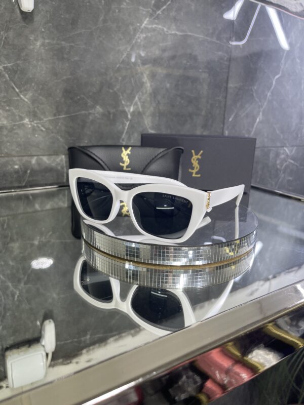 Yvesaintlaurent 379