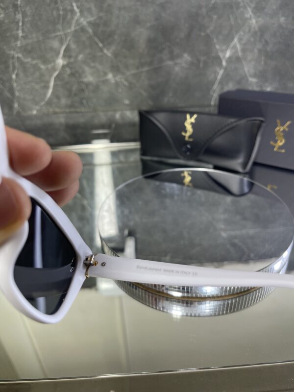 Yvesaintlaurent 379