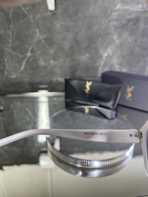 Yvesaintlaurent 379
