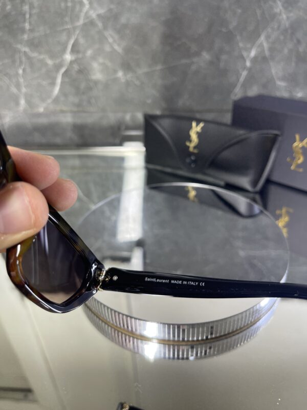 Yvesaintlaurent 377
