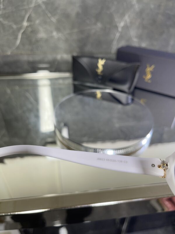 Yvesaintlaurent 376