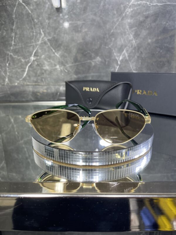 Prada 395