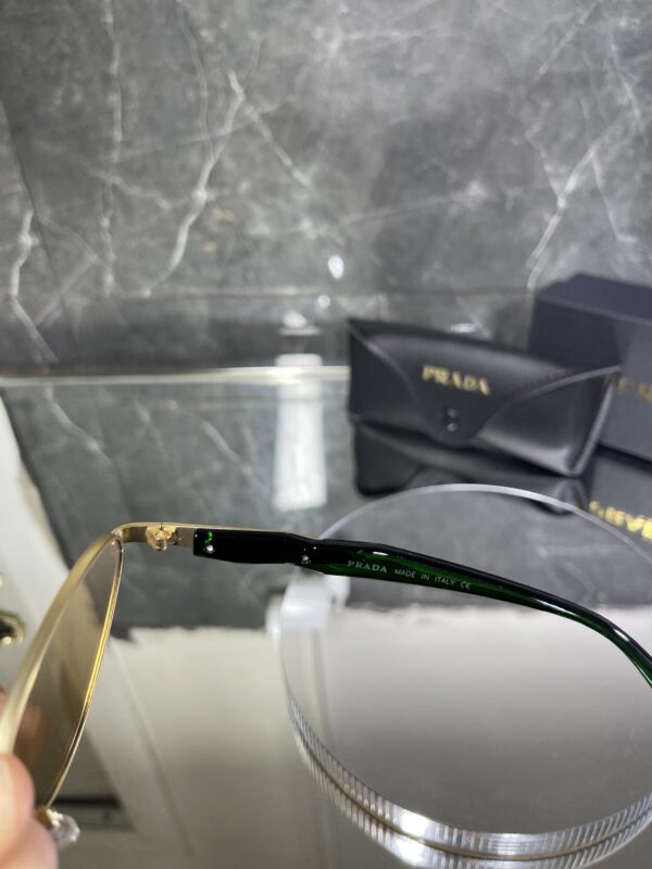 Prada 395