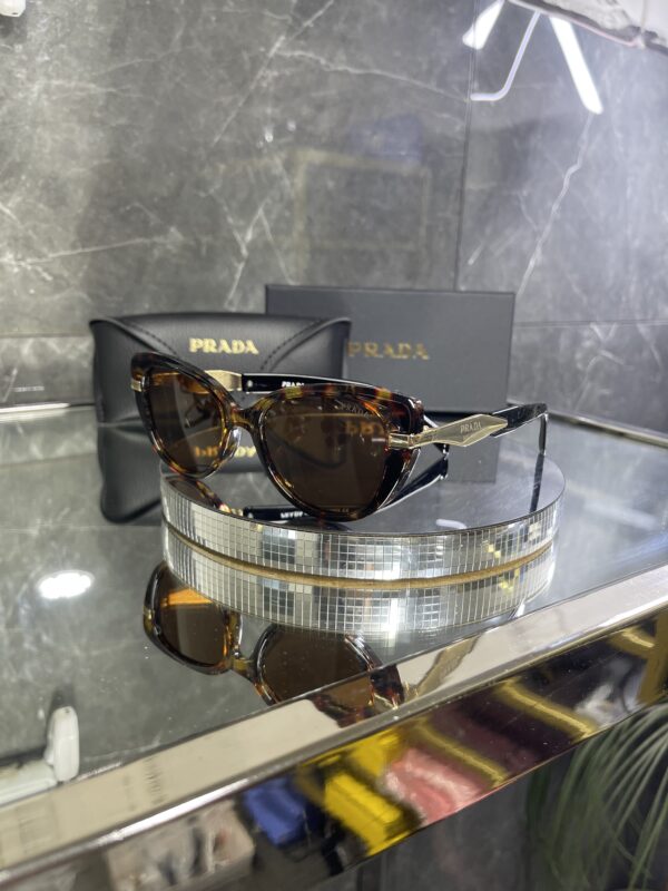 Prada 393