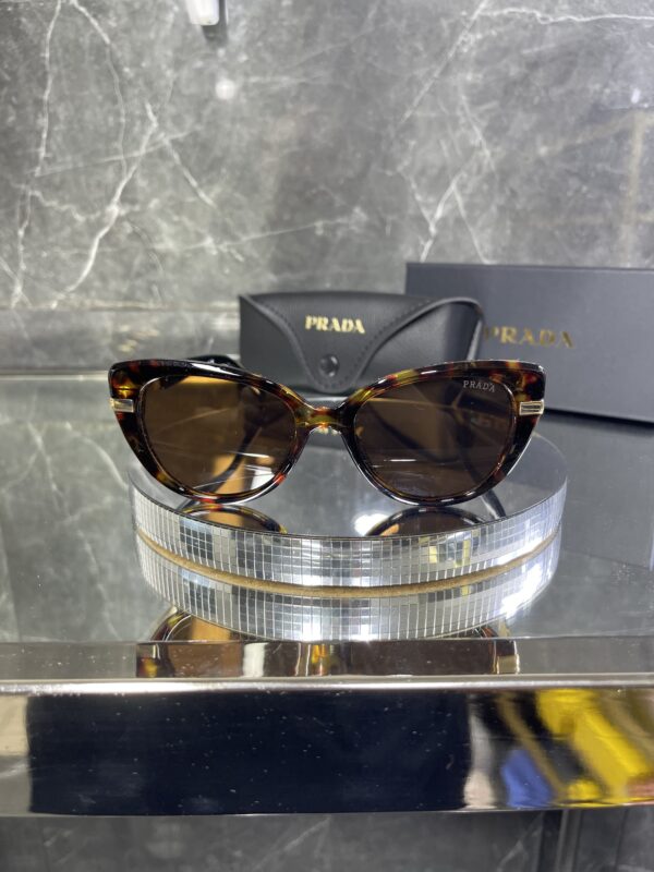 Prada 393