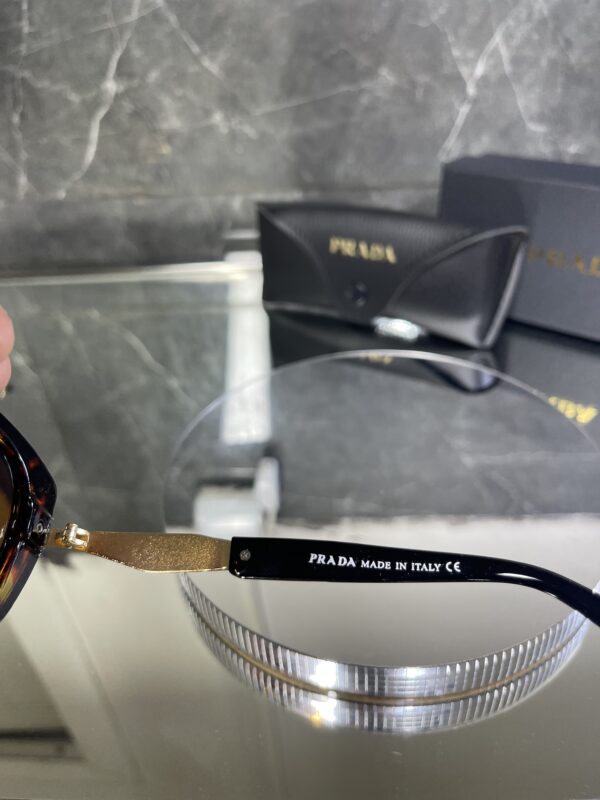 Prada 393