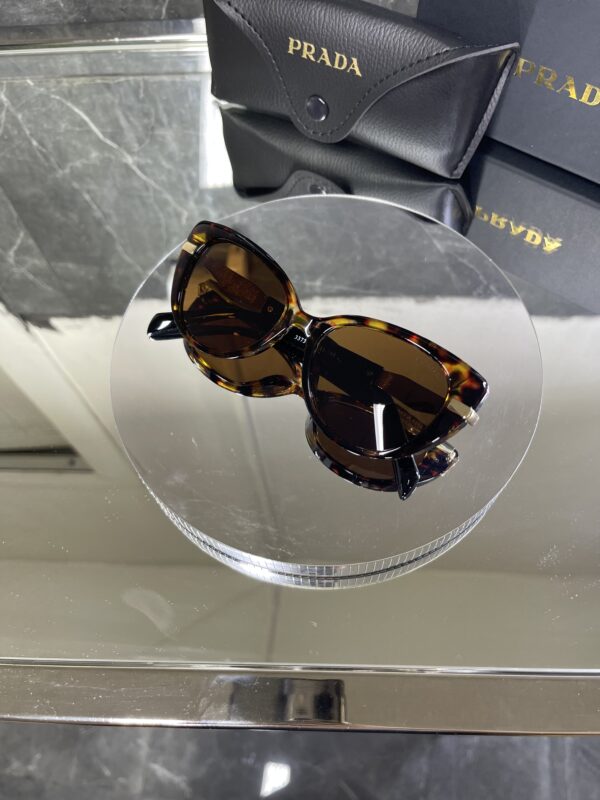 Prada 393
