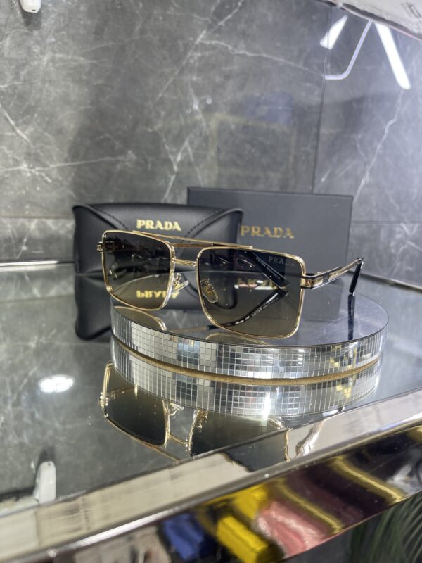 Prada 390