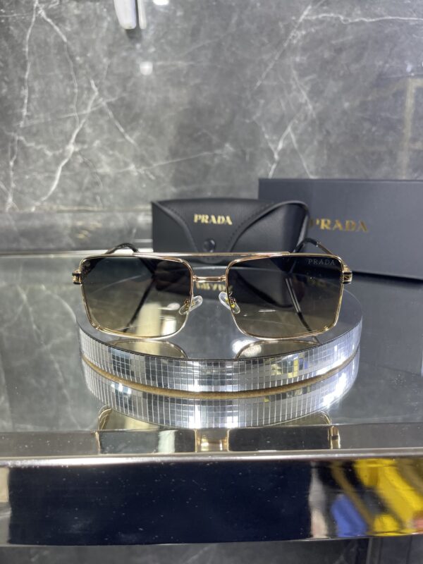 Prada 390