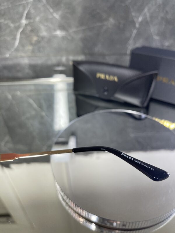 Prada 390