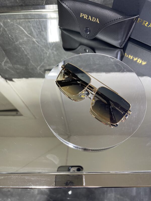 Prada 390