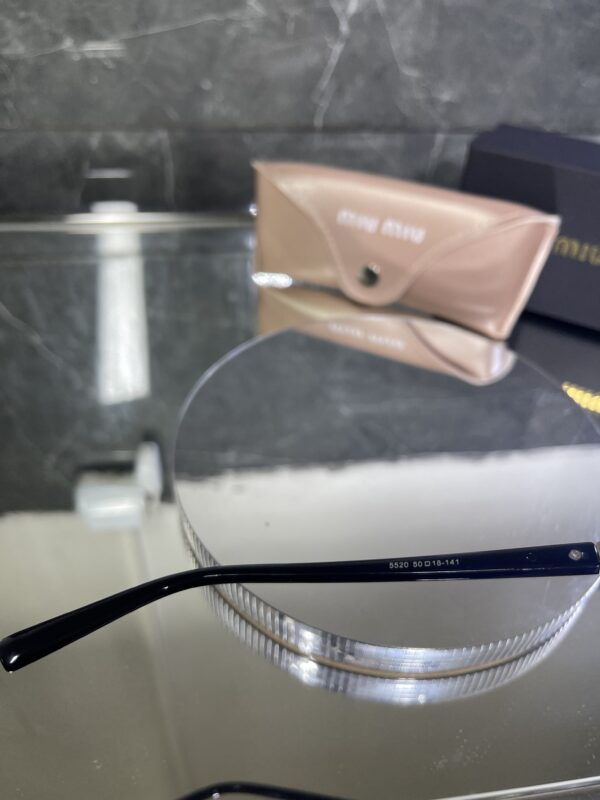 Miu Miu kare siyah çerçeve siyah cam 402