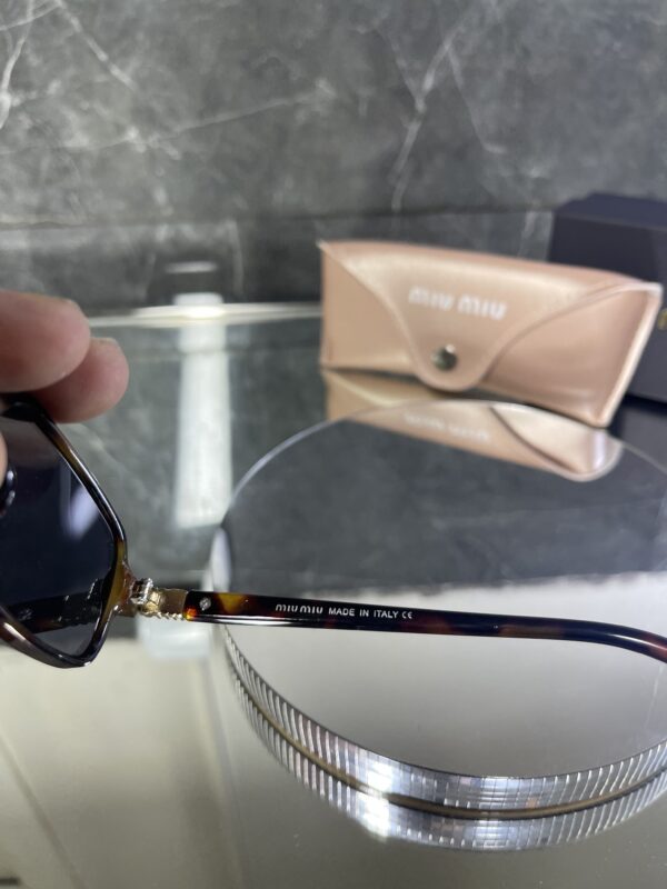 Miu Miu kare leopar çerçeve siyah cam 399