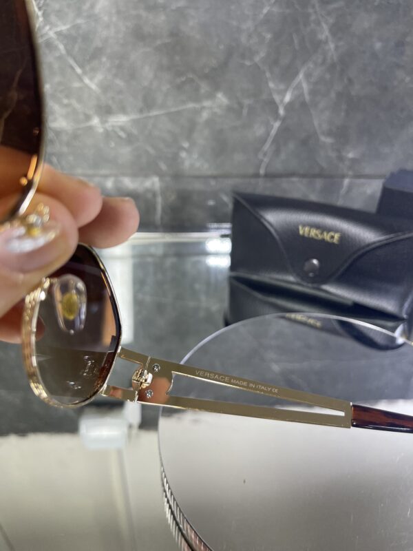Versace oval metal kahve cam gold aksesuar 419