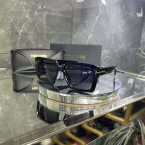 Tomford Kare çerçeve Siyah cam 470