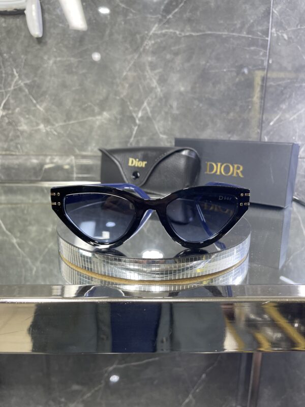 Dior Cat eye Siyah çerçeve lacivert detay 458