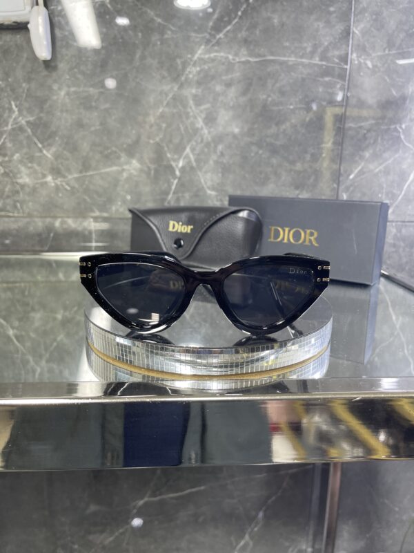 Dior Cat eye gold detay 457