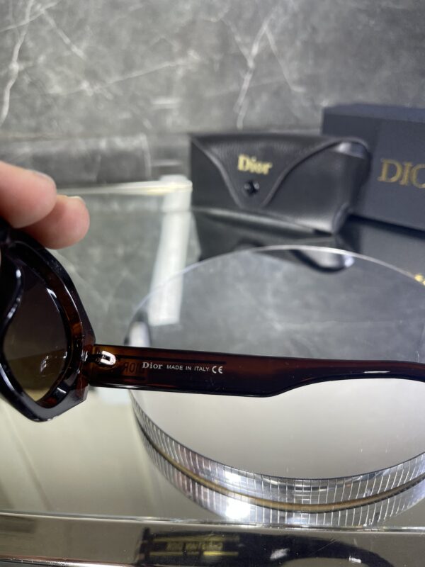 Dior geometrik kahve cam 455