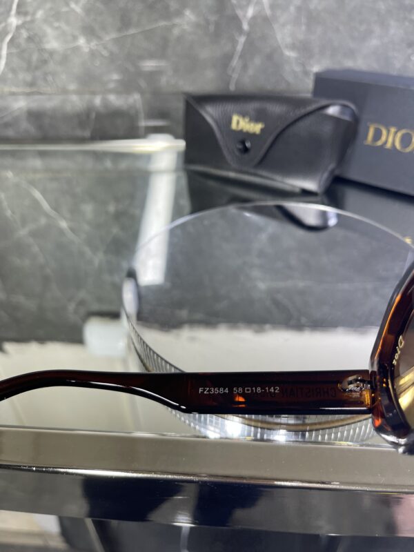 Dior geometrik kahve cam 455