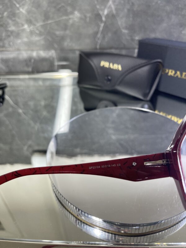 Prada Geometrik Kırmızı çerçeve şeffaf cam 452