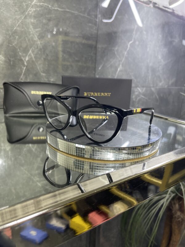 Burberry Geometrik şeffaf cam Ekose detay 435