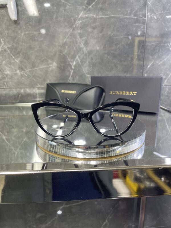Burberry Geometrik şeffaf cam Ekose detay 435