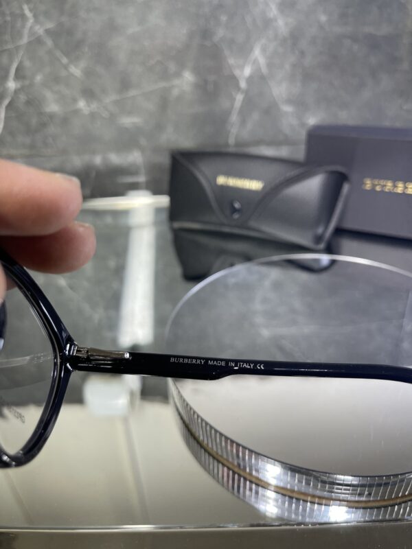 Burberry Geometrik şeffaf cam Ekose detay 435