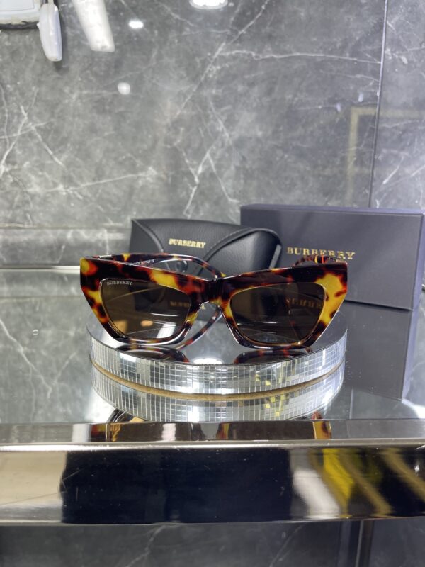 Burberry leopar çerçeve kahve cam 488