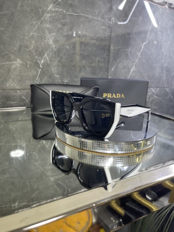 Prada Siyah beyaz 495