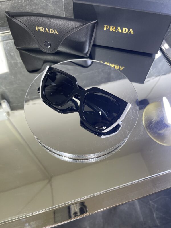 Prada Siyah beyaz 495