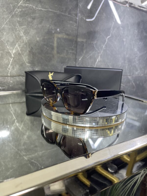 Yvesaintlaurent leopar detay siyah çerçeve 515