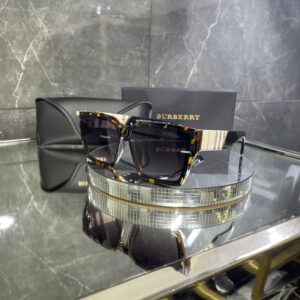 Burberry Leopar çerçeve ekose detay 514