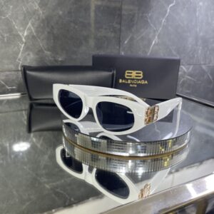Balenciaga üçgen beyaz çerçeve siyah cam 513
