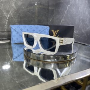 Louisvuitton Beyaz çerçeve Siyah cam 511