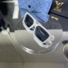 Louisvuitton Beyaz çerçeve Siyah cam 511